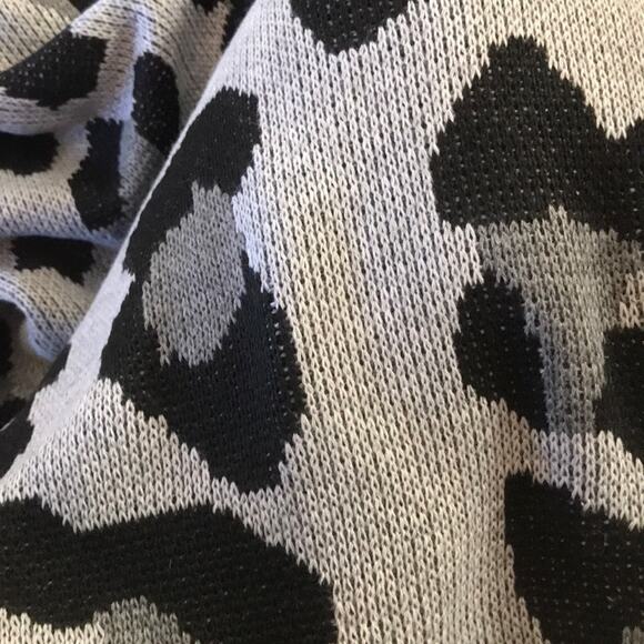 Grey Leopard Print Crewneck Sweater Extra Size Large - Picture 4 of 5